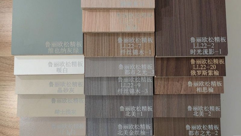 在选购铰链时，以下细节和工艺不容忽视：